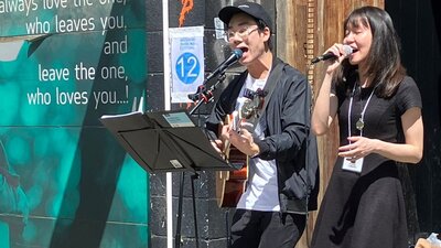 Busker duo