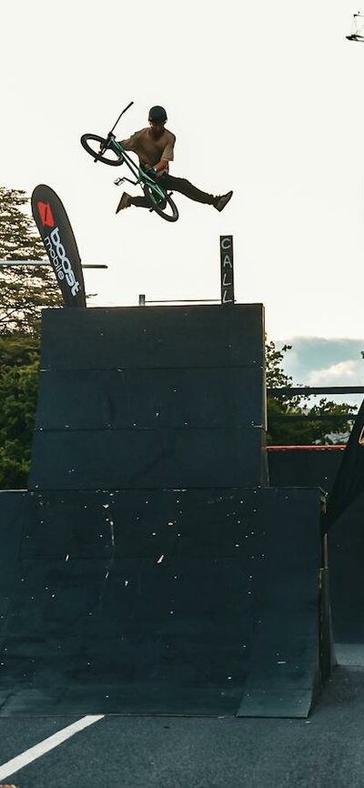 Izac Berryman superman indy act jam canberra