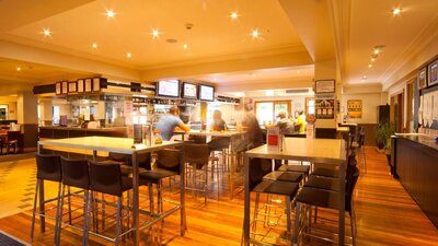 Olims Bar & Bistro at Mercure Canberra