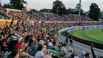 Fans enjoying a Sydney Thunder match from the hill at Manuka Oval