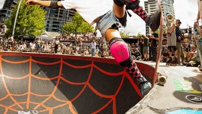 Arrisa Trew performs blnt to fakie in Belco Bowl