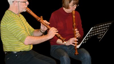 Rodney Waterman and Robyn Mellor playing recorders