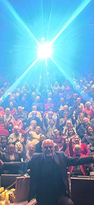 Simon Reich in front of capacity crowd at  Ballarat show