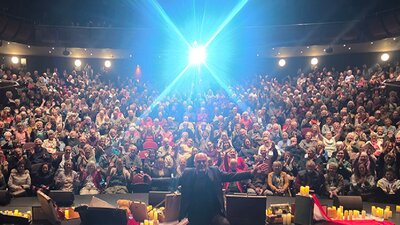 Simon Reich in front of capacity crowd at  Ballarat show