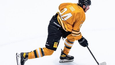 Cam Todd, Canberra Brave Ice Hockey player skating on the rink in a match
