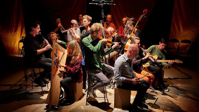 Ensemble Contrechamps twelve musicians playing instruments