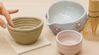 hand a building pottery bowl