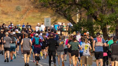 Picture of canberra runners in a big group in the half marathon race