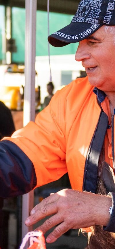 Citrus producer selling oranges at farmers market