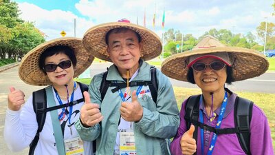 3 taiwanese women wearing traditional hats