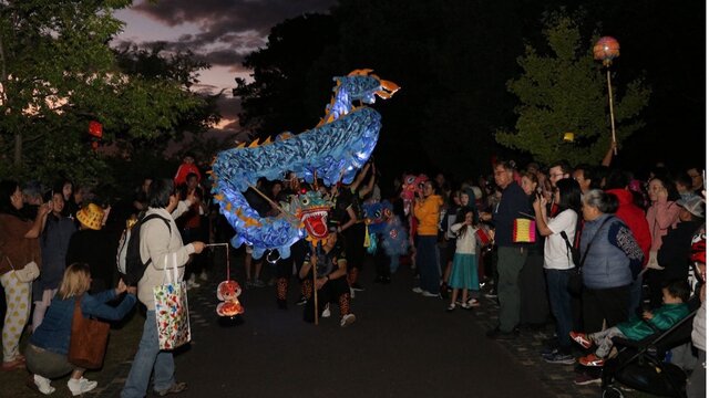 Dragon dance Dragon dance