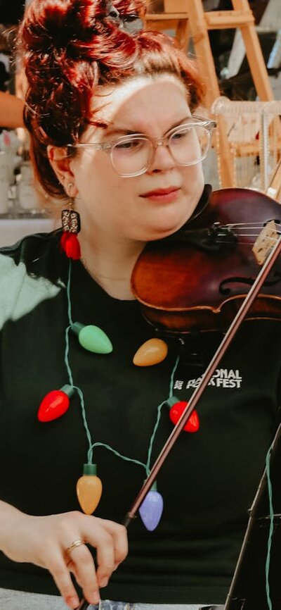 Christmas Performer at Haig Park Village Markets