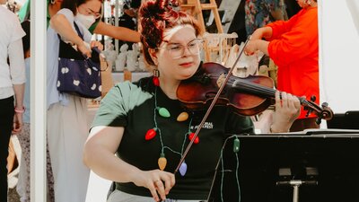 Christmas Performer at Haig Park Village Markets Christmas Performer at Haig Park Village Markets