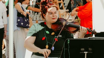 Christmas Performer at Haig Park Village Markets