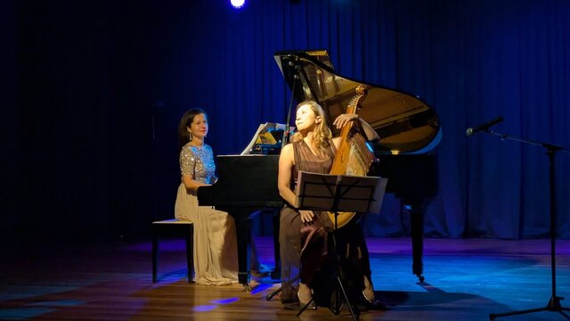 Christmas Carols with Anna and Larissa