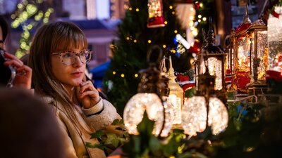 Unique Christmas gifts Woman browsing Christmas snow balls