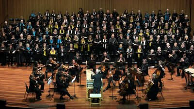CCS A Handel Celebration 13 Dec 2025 Choristers performing on stage with orchestra, conducted from a harpsichord by Erin Helyard