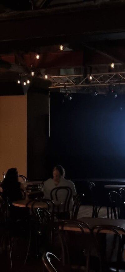 Lights down, Film On