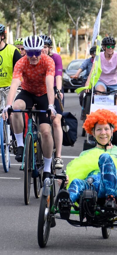 Mass cyclists on Northbourne Avenue