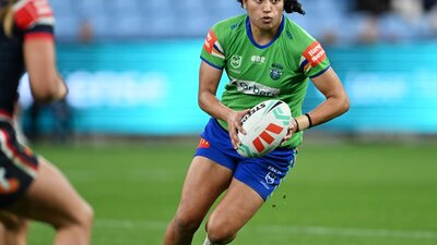 Canberra Raiders NRLW player Zahara Temara running the ball.