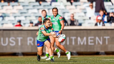 Canberra Raiders NRLW player Chante Temara passing the ball.