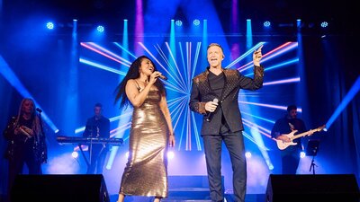 Paulini & Tim on stage