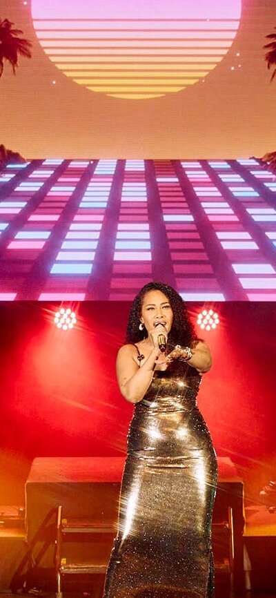 Paulini on stage