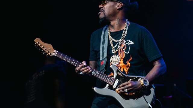 Eric Gales Eric Gales with guitar