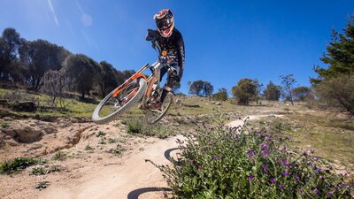 Mountain bike gravity racing