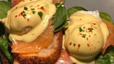 egges benedict with salmon