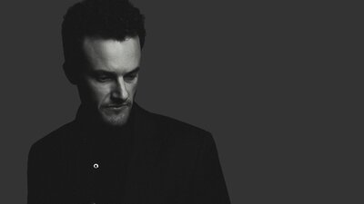 A lone baritone looking down contemplates the darkness