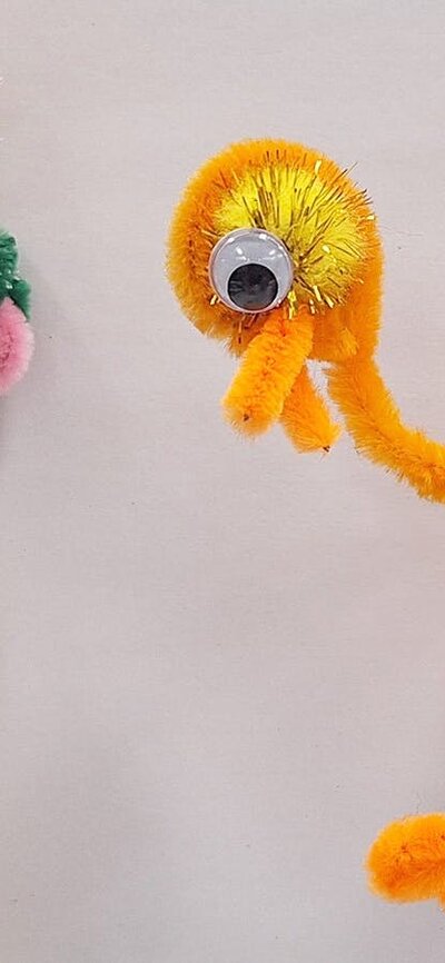 Pipe cleaner emus with joggle eyes