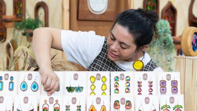 Tiere + Co looking at her display of earrings