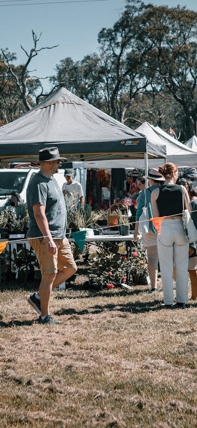 Crowd and stalls