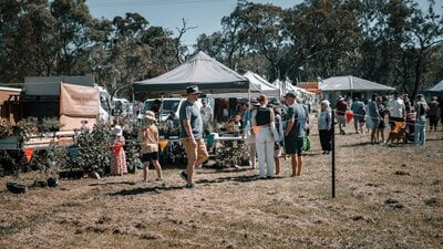 Crowd and stalls
