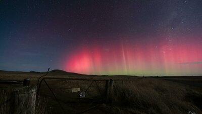 A display of the Aurora Australis in the Canberra area This photo shows the yellow and red of the Aurora Australis that occurred in the Canberra area.