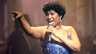 Aretha Franklin performing