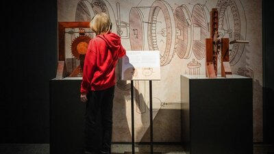 Up close with da Vinci’s inventions—where art, science and imagination meet. Visitor explores Leonardo da Vinci–inspired machines and sketches in an immersive exhibition.