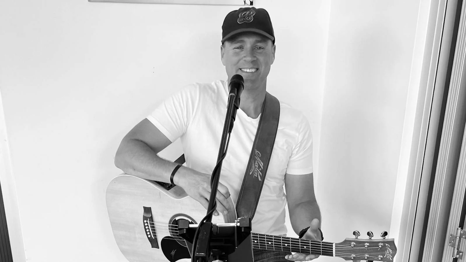 Live Music in the Olims Beer Garden: Bill Olson at Olims Bar &amp; Bistro
