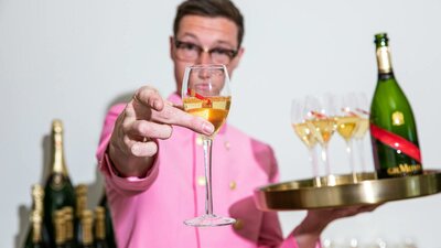 A tray of Champagne