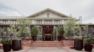 Hotel Kurrajong Entrance