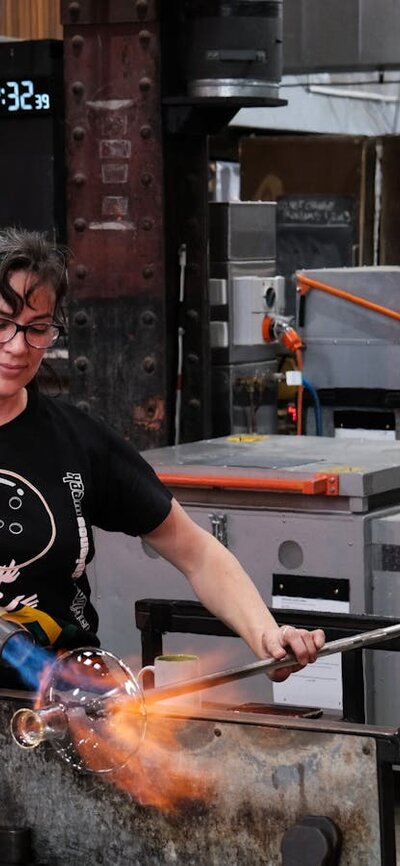Jacqueline Knight demonstration glass blowing at Canberra Glassworks Artist blowing glass
