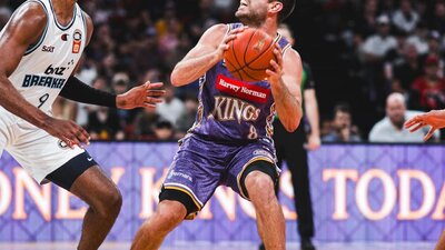 Sydney Kings player and opponent on court