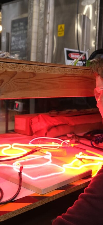 Neon Bending at Canberra Glassworks featuring artist Rose-Mary Faulkner Neon bending at Canberra Glassworks