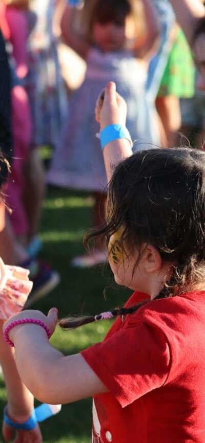 shows children having fun