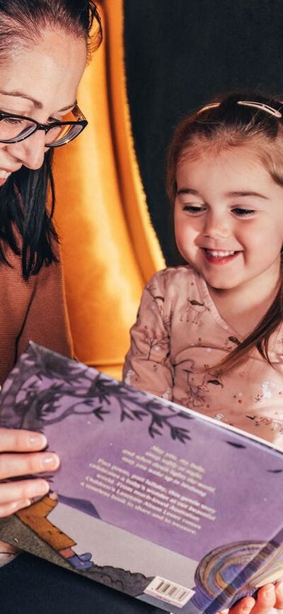 Mom reads for young children