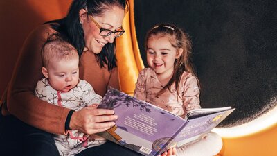 Mom reads for young children