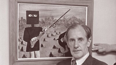 Image: Sidney Nolan, 1967, Pix Magazine, Photograph by W. Croser, State Library of NSW Sidney Nolan posed in front of a Ned Kelly painting for Pix Magazine