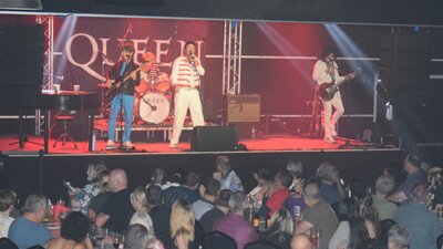 Queen - the show in action Queen