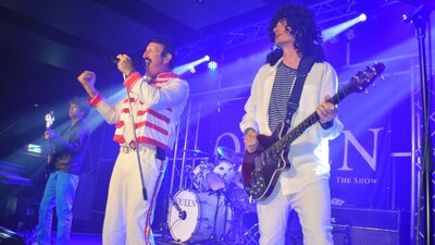 Queen - the show in action Queen - the show